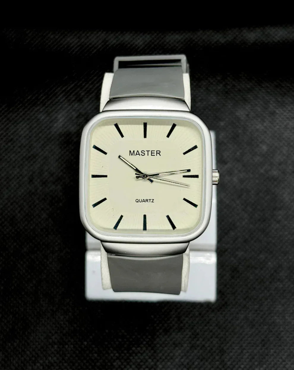 Master Quartz Silicon Strap Watch – Casual & Formal Wear